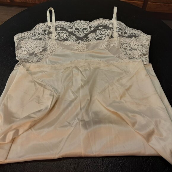 Vintage 1970s Van Raalte Slip – White Nylon – Size Tall 42 – Canada Bridal - Picture 3 of 6
